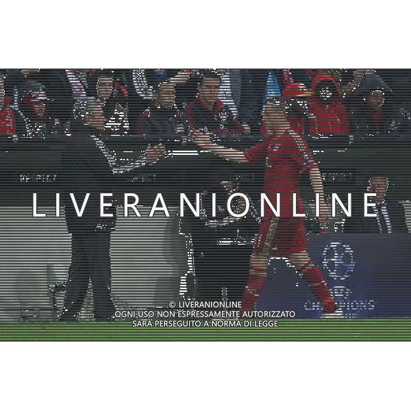 firo Fu§ball,Fussball, 03.04.2012 Uefa Champions League Saison 2011/2012 Viertelfinale, Viertelfinal - RŸckspiel Champions League, CL, FC Bayern MŸnchen, Muenchen, FCB - Olympique Marseille, 2 : 0, ganze Figur, Gestik, Ivica Olic, Bayern, rechts, links, Trainer, Bayern, Jupp Heynckes, $worldrightsEs gelten unsere AGB, einsehbar auf www.firosportphoto.de copyright by firo sportphoto: Coesfelder Str.207 48249 DŸlmen www.firosportphoto.de mail@firosportphoto.de (V o l k s b a n k B o c h u m - W i t t e n ) BLZ.: 430 601 29 Kt. Nr.: 341 117 100 Tel:Ê 02594 - 9916004 Fax:Ê02594 - 9916005 BAYERN MONACO MARSIGLIA ©AG ALDO LIVERANI SAS - ITALY ONLY - *** Local Caption *** .