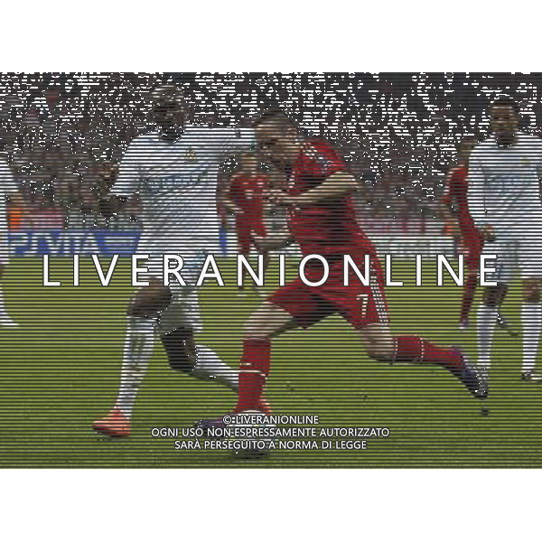 firo Fu§ball,Fussball, 03.04.2012 Uefa Champions League Saison 2011/2012 Viertelfinale, Viertelfinal - RŸckspiel Champions League, CL, FC Bayern MŸnchen, Muenchen, FCB - Olympique Marseille, 2 : 0, Zweikampf, Franck Ribery, Bayern, rechts, links, Stephane Mbia, Olympique Marseille, $worldrightsEs gelten unsere AGB, einsehbar auf www.firosportphoto.de copyright by firo sportphoto: Coesfelder Str.207 48249 DŸlmen www.firosportphoto.de mail@firosportphoto.de (V o l k s b a n k B o c h u m - W i t t e n ) BLZ.: 430 601 29 Kt. Nr.: 341 117 100 Tel:Ê 02594 - 9916004 Fax:Ê02594 - 9916005 BAYERN MONACO MARSIGLIA ©AG ALDO LIVERANI SAS - ITALY ONLY - *** Local Caption *** .