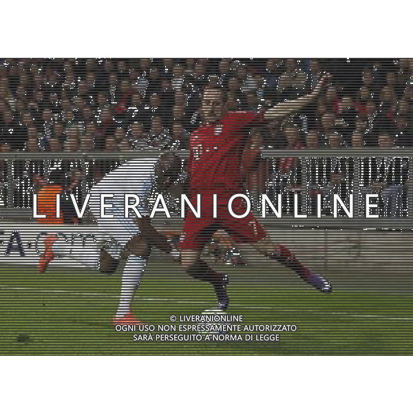 firo Fu§ball,Fussball, 03.04.2012 Uefa Champions League Saison 2011/2012 Viertelfinale, Viertelfinal - RŸckspiel Champions League, CL, FC Bayern MŸnchen, Muenchen, FCB - Olympique Marseille, 2 : 0, Zweikampf, Franck Ribery, Bayern, rechts, links, Stephane Mbia, Olympique Marseille, $worldrightsEs gelten unsere AGB, einsehbar auf www.firosportphoto.de copyright by firo sportphoto: Coesfelder Str.207 48249 DŸlmen www.firosportphoto.de mail@firosportphoto.de (V o l k s b a n k B o c h u m - W i t t e n ) BLZ.: 430 601 29 Kt. Nr.: 341 117 100 Tel:Ê 02594 - 9916004 Fax:Ê02594 - 9916005 BAYERN MONACO MARSIGLIA ©AG ALDO LIVERANI SAS - ITALY ONLY - *** Local Caption *** .