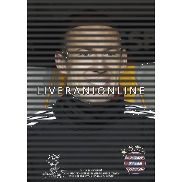 firo Fu§ball,Fussball, 03.04.2012 Uefa Champions League Saison 2011/2012 Viertelfinale, Viertelfinal - RŸckspiel Champions League, CL, FC Bayern MŸnchen, Muenchen, FCB - Olympique Marseille, 2 : 0, Arjen Robben, Bayern, heute nur auf der Ersatzbank, Portrait, $worldrightsEs gelten unsere AGB, einsehbar auf www.firosportphoto.de copyright by firo sportphoto: Coesfelder Str.207 48249 DŸlmen www.firosportphoto.de mail@firosportphoto.de (V o l k s b a n k B o c h u m - W i t t e n ) BLZ.: 430 601 29 Kt. Nr.: 341 117 100 Tel:Ê 02594 - 9916004 Fax:Ê02594 - 9916005 BAYERN MONACO MARSIGLIA ©AG ALDO LIVERANI SAS - ITALY ONLY - *** Local Caption *** .