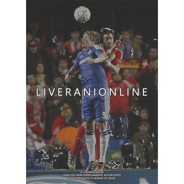 Chelsea\'s Fernando Torres battles with Benfica\'s Javi Garcia Football - Champions League Quarter Final Second Leg - Chelsea v Benfica - Wednesday 3rd April 2012 - Stamford Bridge - London © CameraSport - 43 Linden Ave. Countesthorpe. Leicester. England. LE8 5PG - Tel: +44 (0) 116 277 4147 - admin@camerasport.com - www.camerasport.com QUARTI DI RITORNO DI CHAMPIONS LEAGUE CHELSEA - BENFICA ALDO LIVERANI SAS ITALY ONLY *** Local Caption *** .