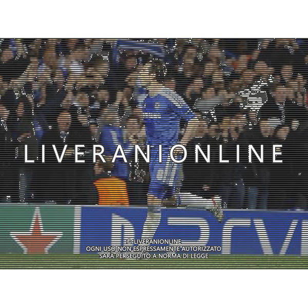 Chelsea\'s Frank Lampard celebrates scoring his sides first goal 1-0 from a penalty kick Champions League Quarter Final Second Leg - Chelsea v Benfica - Wednesday 3rd April 2012 - Stamford Bridge - London © CameraSport - 43 Linden Ave. Countesthorpe. Leicester. England. LE8 5PG - Tel: +44 (0) 116 277 4147 - admin@camerasport.com - www.camerasport.com QUARTI DI RITORNO DI CHAMPIONS LEAGUE CHELSEA - BENFICA ALDO LIVERANI SAS ITALY ONLY *** Local Caption *** .