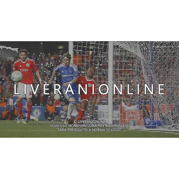 Chelsea\'s Fernando Torres battles with Benfica\'s Emerson Da Conceicao Champions League Quarter Final Second Leg - Chelsea v Benfica - Wednesday 3rd April 2012 - Stamford Bridge - London © CameraSport - 43 Linden Ave. Countesthorpe. Leicester. England. LE8 5PG - Tel: +44 (0) 116 277 4147 - admin@camerasport.com - www.camerasport.com QUARTI DI RITORNO DI CHAMPIONS LEAGUE CHELSEA - BENFICA ALDO LIVERANI SAS ITALY ONLY *** Local Caption *** .