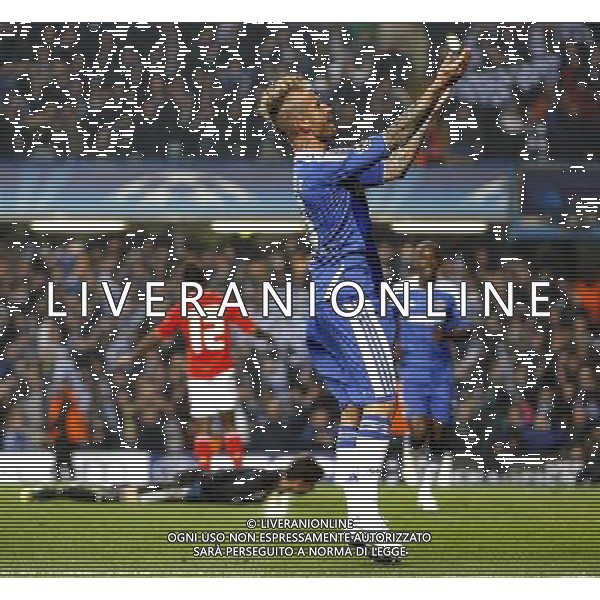 Chelsea\'s Raul Meireles celebrates scoring his sides second goall 2-1 Champions League Quarter Final Second Leg - Chelsea v Benfica - Wednesday 3rd April 2012 - Stamford Bridge - London © CameraSport - 43 Linden Ave. Countesthorpe. Leicester. England. LE8 5PG - Tel: +44 (0) 116 277 4147 - admin@camerasport.com - www.camerasport.com QUARTI DI RITORNO DI CHAMPIONS LEAGUE CHELSEA - BENFICA ALDO LIVERANI SAS ITALY ONLY *** Local Caption *** .