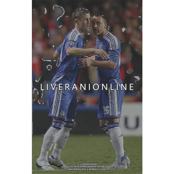 (120405) -- LONDON, April 5, 2012 () -- John Terry (R) of Chelsea talks to his teammate Gary Cahill who replaced him during the UEFA Champions League Quarterfinal second leg match between Chelsea and Benfica at Stamford Bridge on April 4, 2012 in London, the United Kingdom. Chelsea won 2-1 and advanced to the semifinal with 3-1. (/Wang Lili) ©photoshot/AGENZIA ALDO LIVERANI SAS - ITALY ONLY - Chelsea - Benfica quarti di finale UEFA Champions League gara di ritorno a Stamford Bridge il 4 aprile 2012 a Londra