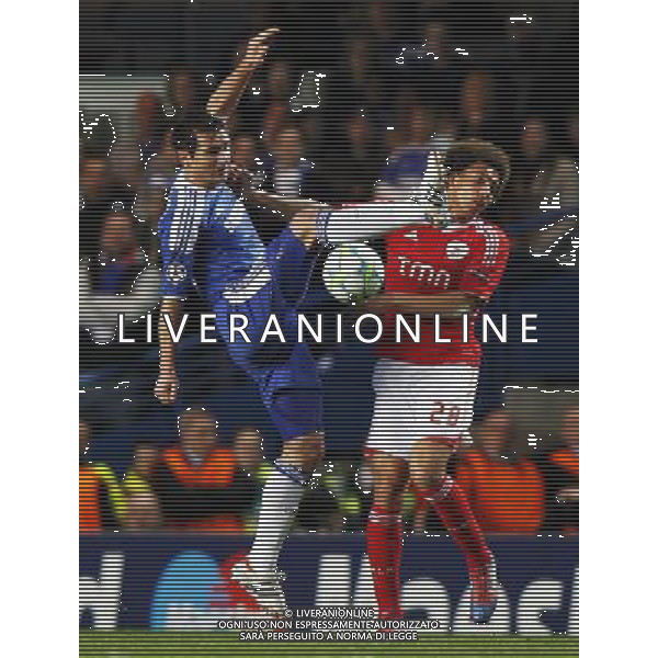 (120405) -- LONDON, April 5, 2012 () -- Frank Lampard (R) of Chelsea vies with Axel Witsel of Benfica during the UEFA Champions League Quarterfinal second leg match between Chelsea and Benfica at Stamford Bridge on April 4, 2012 in London, the United Kingdom. Chelsea won 2-1 and advanced to the semifinal with 3-1. (/Wang Lili) ©photoshot/AGENZIA ALDO LIVERANI SAS - ITALY ONLY - Chelsea - Benfica quarti di finale UEFA Champions League gara di ritorno a Stamford Bridge il 4 aprile 2012 a Londra