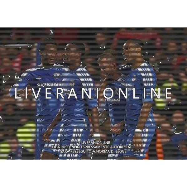 Chelsea\'s Raul Meireles is mobbed by team mates as together they celebrate his and Chelsea\'s second and decisive goal during his side\'s Champion\'s League quarter-final second leg clash against Benfica at Stamford Bridge in west London. Photo date: Tuesday April 4, 2012. Photo credit: Johnny Green ©photoshot/AGENZIA ALDO LIVERANI SAS - ITALY ONLY - Chelsea - Benfica quarti di finale UEFA Champions League gara di ritorno a Stamford Bridge il 4 aprile 2012 a Londra