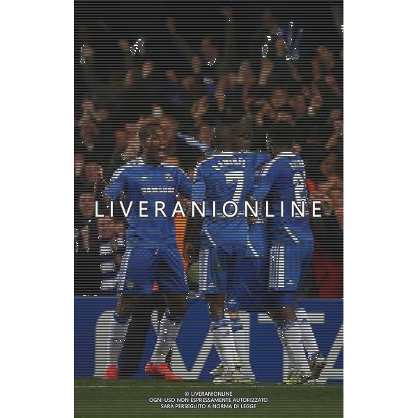 Chelsea\'s Raul Meireles is mobbed by team mates as together they celebrate his and Chelsea\'s second and decisive goal during his side\'s Champion\'s League quarter-final second leg clash against Benfica at Stamford Bridge in west London. Photo date: Tuesday April 4, 2012. Photo credit: Johnny Green ©photoshot/AGENZIA ALDO LIVERANI SAS - ITALY ONLY - Chelsea - Benfica quarti di finale UEFA Champions League gara di ritorno a Stamford Bridge il 4 aprile 2012 a Londra