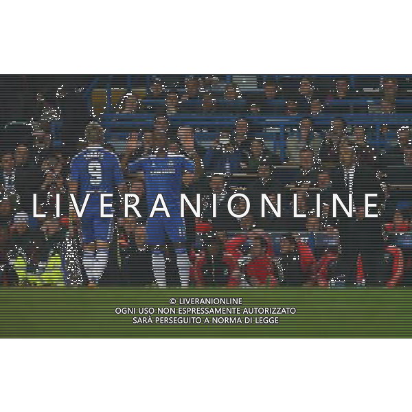 Chelsea\'s Didier Drogba replaces Fernando Torres as instructed by manager Roberto di Matteo during his side\'s Champion\'s League quarter-final second leg clash against Benfica at Stamford Bridge in west London. Photo date: Tuesday April 4, 2012. Photo credit: Johnny Green ©photoshot/AGENZIA ALDO LIVERANI SAS - ITALY ONLY - Chelsea - Benfica quarti di finale UEFA Champions League gara di ritorno a Stamford Bridge il 4 aprile 2012 a Londra