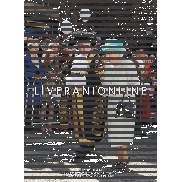 Queen Elizabeth II is greeted by the Lord Mayor of York, Councillor David Horton as she arrives at Micklegate Bar, York, ahead of the Royal Maundy Service at York Minster. ©PHOTOSHOT/AG ALDOLIVERANI SAS - ITALY ONLY -