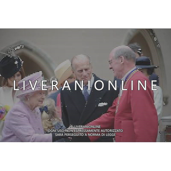 The Queen and Prince Phillip at the Easter Sunday Royal service at the St George\'s Chapel, Windsor Castle, Windsor, Berkshire, England 8th April 2012 picture by Marc Larkin/Photoshot ©photoshot/Agenzia Aldo Liverani Sas - ITALY ONLY - REALI INGLESI: Domenica di Pasqua Royal Service 2012 alla Cappella di San Giorgio, Castello di Windsor, Windsor, Berkshire, Inghilterra, 8 aprile 2012