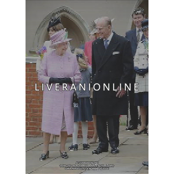 The Queen and Prince Phillip at the Easter Sunday Royal service at the St George\'s Chapel, Windsor Castle, Windsor, Berkshire, England 8th April 2012 picture by Marc Larkin/Photoshot ©photoshot/Agenzia Aldo Liverani Sas - ITALY ONLY - REALI INGLESI: Domenica di Pasqua Royal Service 2012 alla Cappella di San Giorgio, Castello di Windsor, Windsor, Berkshire, Inghilterra, 8 aprile 2012