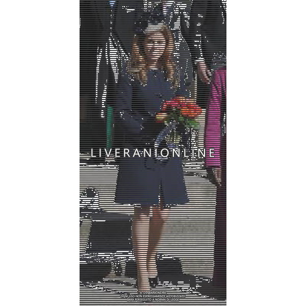 Princess Beatrice stands outside the Yorkshire Museum after the Royal Maundy Service held in York Minster. ©photoshot/AGENZIA ALDO LIVERANI SAS - ITALY ONLY - REALI INGLESI: La regina Elisabetta II d\'inghilterra durante una visita al Museo Yorkshire