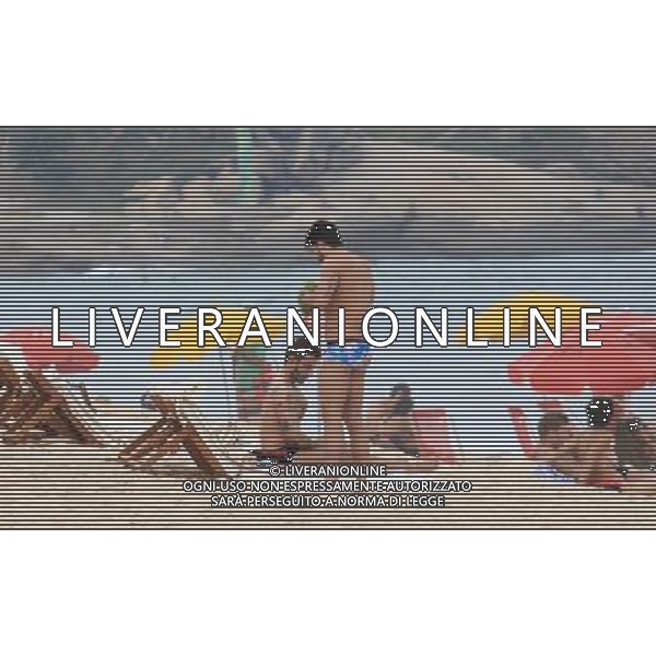 20120409: RIO DE JANEIRO, BRAZIL - American designer Marc Jacobs and porn actor boyfriend Harry Louis enjoying a sunny day at Ipanema beach, Rio de janeiro. PHOTO: CITYFILES plaza wakacje chlopak z chlopakiem PHOTO: CITYFILES /NEWSPIX.PL PORTUGAL,BRAZIL,SPAIN,GERMANY,FRANCE,UK OUT !!! --- Newspix.pl /ALDO LIVERANI SAS-ITALY ONLY - EDITORIAL USE ONLY *** Local Caption *** www.newspix.pl mail us: info@newspix.pl call us: 0048 022 23 22 222 --- Polish Picture Agency by Ringier Axel Springer Poland