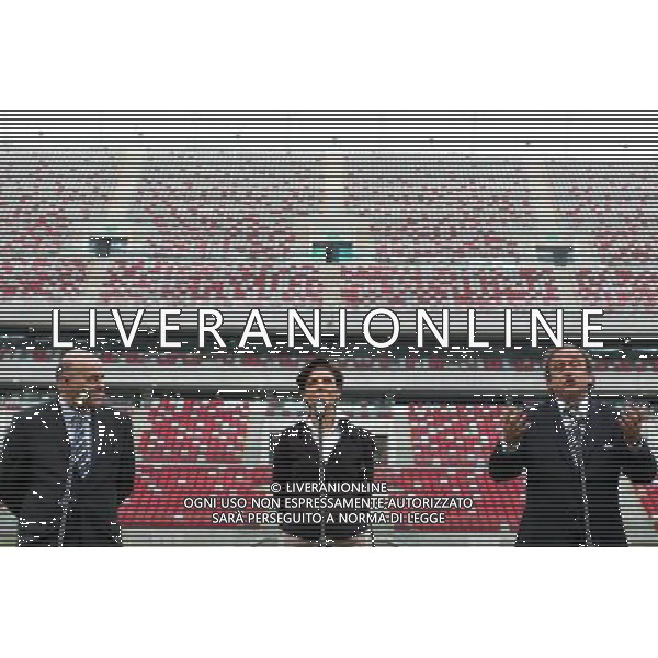 12.04.2012 WARSZAWA STADION NARODOWY ARENA MISTRZOSTW UEFA EURO 2012 OFICJALNA WIZYTA PREZYDENTA UEFA MICHELA PLATINIEGO W POLSCE WIZYTACJA STADIONU UEFA EURO 2012 NZ GRZEGORZ LATO (L), JOANNA MUCHA (C), MICHAEL PLATINI (P) MICHEL PLATINI VISITS NATIONAL STADIUM IN WARSAW FOTO LUKASZ GROCHALA/CYFRASPORT/NEWSPIX.PL --- Newspix.pl AG ALDO LIVERANI S A S ONLY ITALY *** Local Caption *** www.newspix.pl mail us: info@newspix.pl call us: 0048 022 23 22 222 --- Polish Picture Agency by Ringier Axel Springer Poland