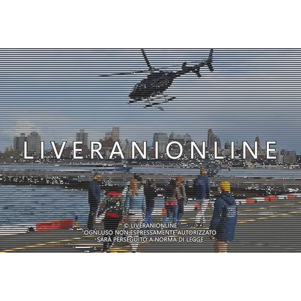 (120412) -- NEW YORK, April 12, 2012 () -- Tourists wait to aboard a helicopter to see the Manhattan skyline in New York City, the United States, April 12, 2012. (/Wang Lei) (zx) ©photoshot/AGENZIA ALDO LIVERANI SAS - ITALY ONLY - Una veduta aerea dello skyline di Manhattan, New York City, Stati Uniti, 12 aprile 2012.