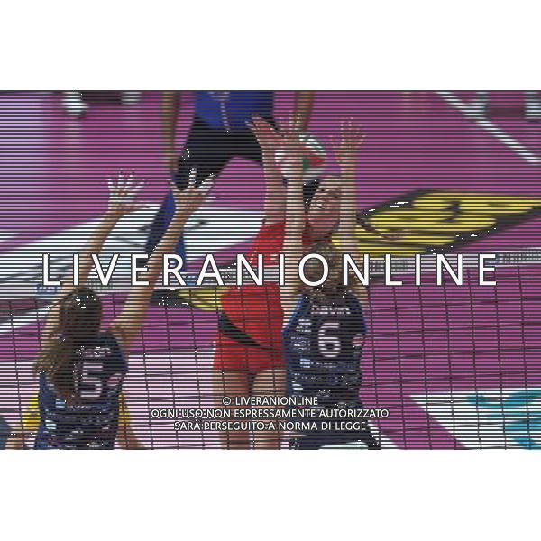 Monza - 13/04/2012 Campionato Italiano Pallavolo Femminile Finale Scudetto - Gara 4 MC Carnaghi Villa Cortese - Yamamay Busto Arsizio nella foto: Helena Havelkova (Busto A) foto Roberto Garavaglia - ag. Aldo Liverani sas
