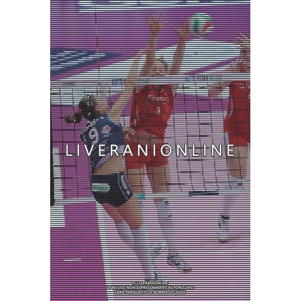 Monza - 13/04/2012 Campionato Italiano Pallavolo Femminile Finale Scudetto - Gara 4 MC Carnaghi Villa Cortese - Yamamay Busto Arsizio nella foto: Lucia Bosetti (Villa Cortese) supoera Carli Lloyd (Busto A) foto Roberto Garavaglia - ag. Aldo Liverani sas