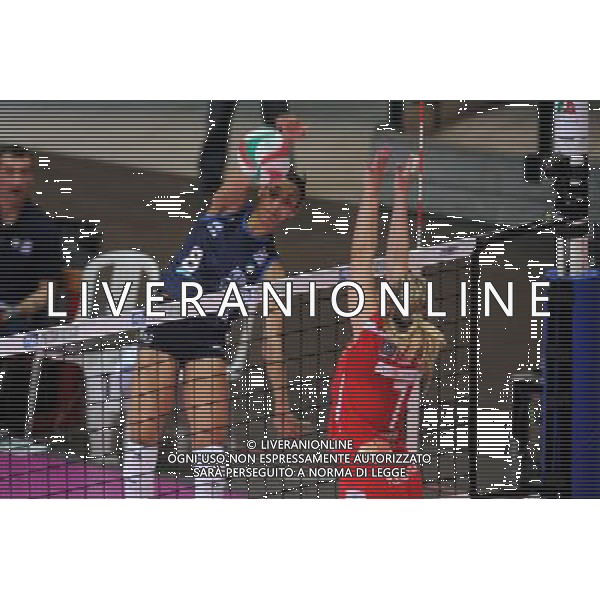 Monza - 13/04/2012 Campionato Italiano Pallavolo Femminile Finale Scudetto - Gara 4 MC Carnaghi Villa Cortese - Yamamay Busto Arsizio nella foto: Aurea Cruz (Villa Cortese) foto Roberto Garavaglia - ag. Aldo Liverani sas
