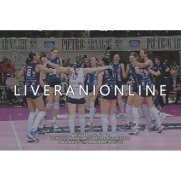 Monza - 13/04/2012 Campionato Italiano Pallavolo Femminile Finale Scudetto - Gara 4 MC Carnaghi Villa Cortese - Yamamay Busto Arsizio nella foto: esultanza Villa Cortese foto Roberto Garavaglia - ag. Aldo Liverani sas