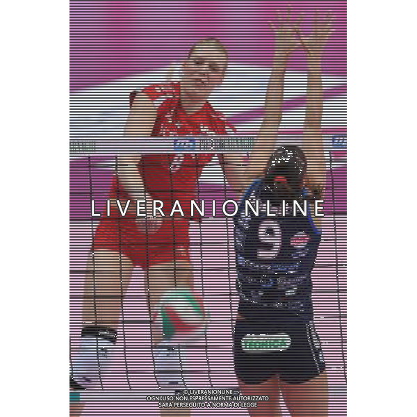 Monza - 13/04/2012 Campionato Italiano Pallavolo Femminile Finale Scudetto - Gara 4 MC Carnaghi Villa Cortese - Yamamay Busto Arsizio nella foto: Christina Bauer (Yamamay Busto Arsizio) foto Roberto Garavaglia - ag. Aldo Liverani sas