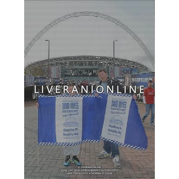 Everton Fan\'s enjoy the pre game atmosphere Football - FA Challenge Cup Semi Final - Liverpool v Everton - Saturday 14th April 2012 - Wembley - London å© CameraSport - 43 Linden Ave. Countesthorpe. Leicester. England. LE8 5PG - Tel: +44 (0) 116 277 4147 - admin@camerasport.com - www.camerasport.com AG ALDO LIVERANI S A S ONLY ITALY