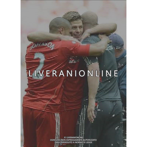 Liverpool\'s Steven Gerrard celebrates with team-mate\'s Glen Johnson and Jose Manuel Reina Football - FA Challenge Cup Semi Final - Liverpool v Everton - Saturday 14th April 2012 - Wembley - London å© CameraSport - 43 Linden Ave. Countesthorpe. Leicester. England. LE8 5PG - Tel: +44 (0) 116 277 4147 - admin@camerasport.com - www.camerasport.com AG ALDO LIVERANI S A S ONLY ITALY