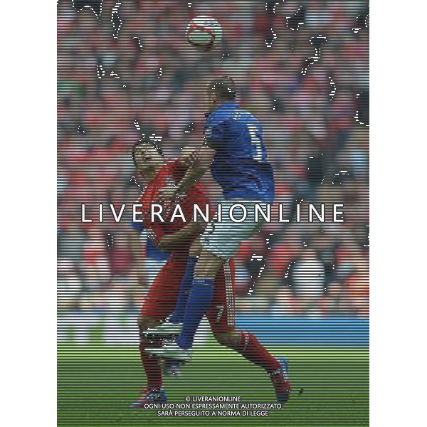 Everton\'s John Heitinga clashes into Liverpool\'s Luis Suarez Football - FA Challenge Cup Semi Final - Liverpool v Everton - Saturday 14th April 2012 - Wembley - London å© CameraSport - 43 Linden Ave. Countesthorpe. Leicester. England. LE8 5PG - Tel: +44 (0) 116 277 4147 - admin@camerasport.com - www.camerasport.com AG ALDO LIVERANI S A S ONLY ITALY