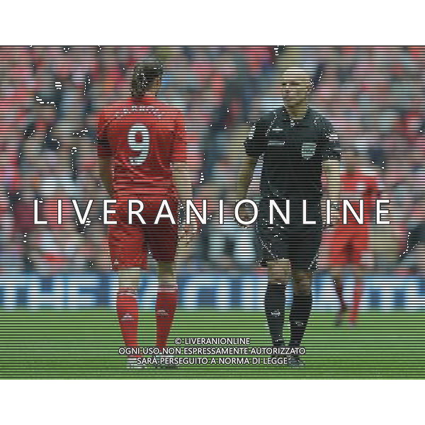 Referee Howard Webb has words with Liverpool\'s Andy Carroll Football - FA Challenge Cup Semi Final - Liverpool v Everton - Saturday 14th April 2012 - Wembley - London å© CameraSport - 43 Linden Ave. Countesthorpe. Leicester. England. LE8 5PG - Tel: +44 (0) 116 277 4147 - admin@camerasport.com - www.camerasport.com AG ALDO LIVERANI S A S ONLY ITALY