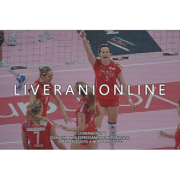 Busto Arsizio (VA) 15/04/2012 Campionato Italiano Pallavolo Femminile Finale Scudetto - Gara 5 Yamamay Busto Arsizio - MC Carnaghi Villa Cortese nella foto: esultanza Busto Arsizio foto Roberto Garavaglia - ag. Aldo Liverani sas