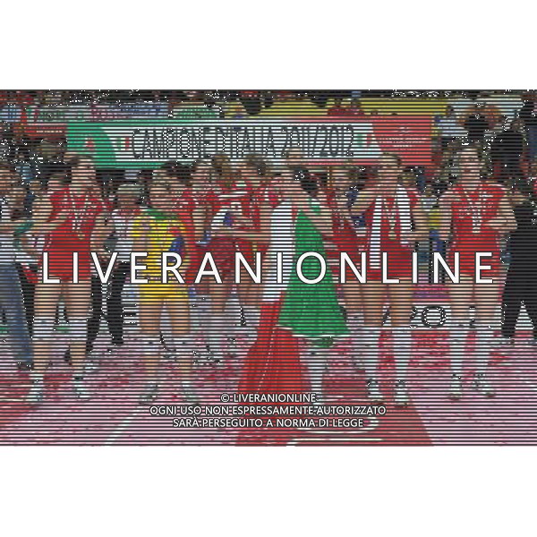 Busto Arsizio (VA) 15/04/2012 Campionato Italiano Pallavolo Femminile Finale Scudetto - Gara 5 Yamamay Busto Arsizio - MC Carnaghi Villa Cortese nella foto: il balletto delle giocatrici della Yamamay Busto Arsizio per festeggiare il Campionato Italiano appena vinto foto Roberto Garavaglia - ag. Aldo Liverani sas