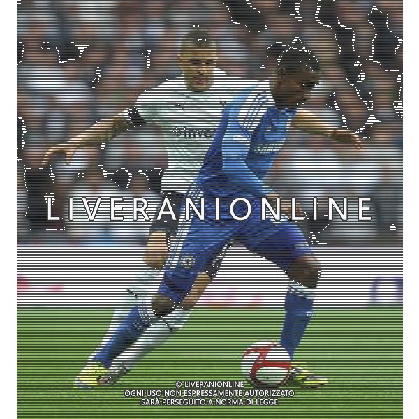 Chelsea\'s Salomon Kalou shields the ball from Tottenham Hotspur\'s Kyle Walker Football - FA Challenge Cup Semi Final - Tottenham Hotspur v Chelsea - Sunday 15th April 2012 - Wembley - London © CameraSport - 43 Linden Ave. Countesthorpe. Leicester. England. LE8 5PG - Tel: +44 (0) 116 277 4147 - admin@camerasport.com - www.camerasport.com AG ALDO LIVERANI S A S ONLY ITALY