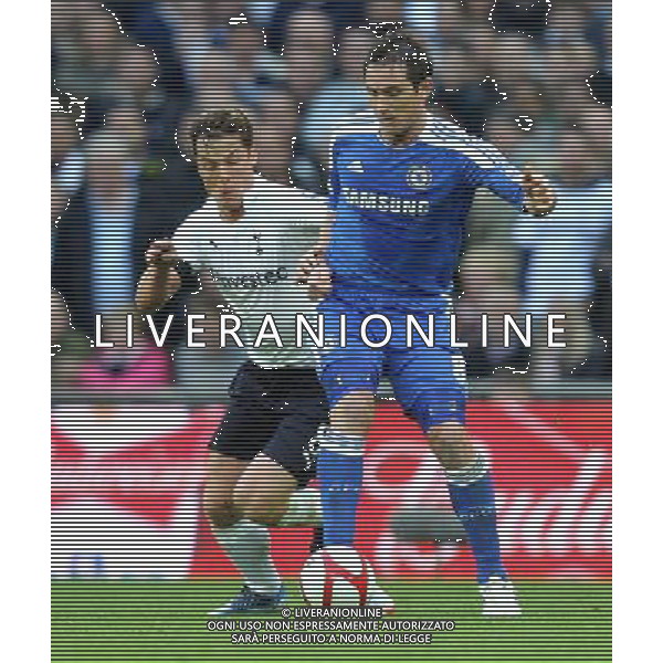 Tottenham Hotspur\'s Scott Parker battles with Chelsea\'s Frank Lampard Football - FA Challenge Cup Semi Final - Tottenham Hotspur v Chelsea - Sunday 15th April 2012 - Wembley - London © CameraSport - 43 Linden Ave. Countesthorpe. Leicester. England. LE8 5PG - Tel: +44 (0) 116 277 4147 - admin@camerasport.com - www.camerasport.com AG ALDO LIVERANI S A S ONLY ITALY
