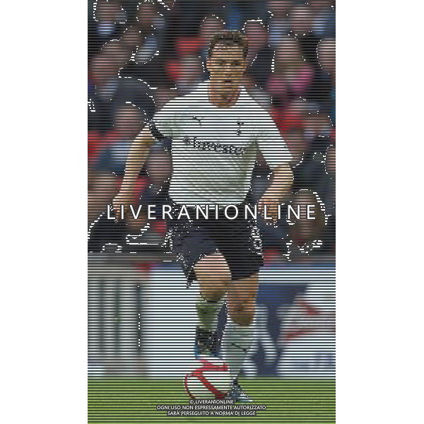 Tottenham Hotspur\'s Scott Parker Football - FA Challenge Cup Semi Final - Tottenham Hotspur v Chelsea - Sunday 15th April 2012 - Wembley - London © CameraSport - 43 Linden Ave. Countesthorpe. Leicester. England. LE8 5PG - Tel: +44 (0) 116 277 4147 - admin@camerasport.com - www.camerasport.com AG ALDO LIVERANI S A S ONLY ITALY