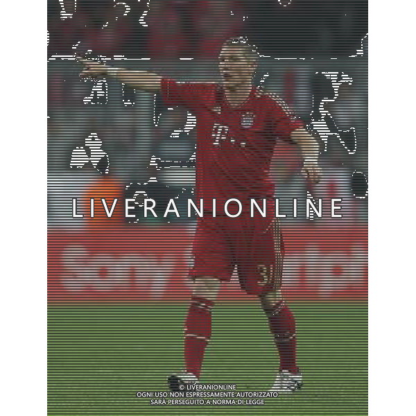firo Fu§ball,Fussball, 17.04.2012 Uefa Champions League Saison 2011/2012 Halbfinale, Hinspiel, Champions League, CL, FC Bayern MŸnchen, Muenchen, FCB - Real Madrid, 2 : 1, ganze Figur, Gestik, Bastian Schweinsteiger, Bayern, $worldrightsEs gelten unsere AGB, einsehbar auf www.firosportphoto.de copyright by firo sportphoto: Coesfelder Str.207 48249 DŸlmen www.firosportphoto.de mail@firosportphoto.de (V o l k s b a n k B o c h u m - W i t t e n ) BLZ.: 430 601 29 Kt. Nr.: 341 117 100 Tel:Ê 02594 - 9916004 Fax:Ê02594 - 9916005 FC Bayern Monaco - Real Madrid CHAMPIONS LEAGUE ©AGENZIA ALDO LIVERANI SAS - ITALY ONLY -