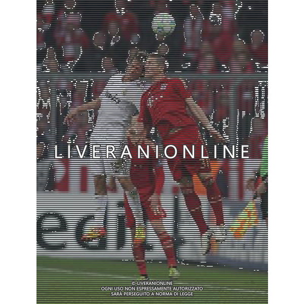 firo Fu§ball,Fussball, 17.04.2012 Uefa Champions League Saison 2011/2012 Halbfinale, Hinspiel, Champions League, CL, FC Bayern MŸnchen, Muenchen, FCB - Real Madrid, 2 : 1, Zweikampf, Bastian Schweinsteiger, Bayern, rechts, links, Fabio CoentrŠo, Coentraeo, Real Madrid, $worldrightsEs gelten unsere AGB, einsehbar auf www.firosportphoto.de copyright by firo sportphoto: Coesfelder Str.207 48249 DŸlmen www.firosportphoto.de mail@firosportphoto.de (V o l k s b a n k B o c h u m - W i t t e n ) BLZ.: 430 601 29 Kt. Nr.: 341 117 100 Tel:Ê 02594 - 9916004 Fax:Ê02594 - 9916005 FC Bayern Monaco - Real Madrid CHAMPIONS LEAGUE ©AGENZIA ALDO LIVERANI SAS - ITALY ONLY -