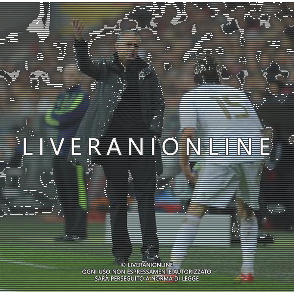 firo : FuÃŸball,Fussball, Champions League 17.04.2011 Saison 2011/2012 FCB FC Bayern MÃ¼nchen Muenchen Real Madrid Gestik, Geste, Real Madrid Trainer Coach JosÃ© Jose Mourinho, EnttÃ¤uschung enttÃ¤uscht Enttaeuschung enttaeuscht unzufrieden, Real Madrid FÃ¡bio CoentrÃ£o Fabio Coentrao $worldrightsEs gelten unsere AGB, einsehbar auf www.firosportphoto.de copyright by firo sportphoto: Coesfelder StraÃŸe 107Â  48249 DÃ¼lmen (Duelmen) www.firosportphoto.de mail@firosportphoto.de (V o l k s b a n k B o c h u m - W i t t e n ) BLZ.: 430 601 29 Kt. Nr.: 341 117 100 Tel:Â  02594 - 9916004 Fax:Â  02594 - 9916005 FC Bayern Monaco - Real Madrid CHAMPIONS LEAGUE ©AGENZIA ALDO LIVERANI SAS - ITALY ONLY -