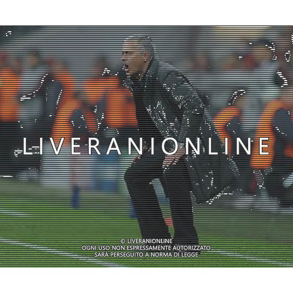 firo : FuÃŸball,Fussball, Champions League 17.04.2011 Saison 2011/2012 FCB FC Bayern MÃ¼nchen Muenchen Real Madrid Gestik, Geste, Real Madrid Trainer Coach JosÃ© Jose Mourinho, EnttÃ¤uschung enttÃ¤uscht Enttaeuschung enttaeuscht unzufrieden $worldrightsEs gelten unsere AGB, einsehbar auf www.firosportphoto.de copyright by firo sportphoto: Coesfelder StraÃŸe 107Â  48249 DÃ¼lmen (Duelmen) www.firosportphoto.de mail@firosportphoto.de (V o l k s b a n k B o c h u m - W i t t e n ) BLZ.: 430 601 29 Kt. Nr.: 341 117 100 Tel:Â  02594 - 9916004 Fax:Â  02594 - 9916005 FC Bayern Monaco - Real Madrid CHAMPIONS LEAGUE ©AGENZIA ALDO LIVERANI SAS - ITALY ONLY -