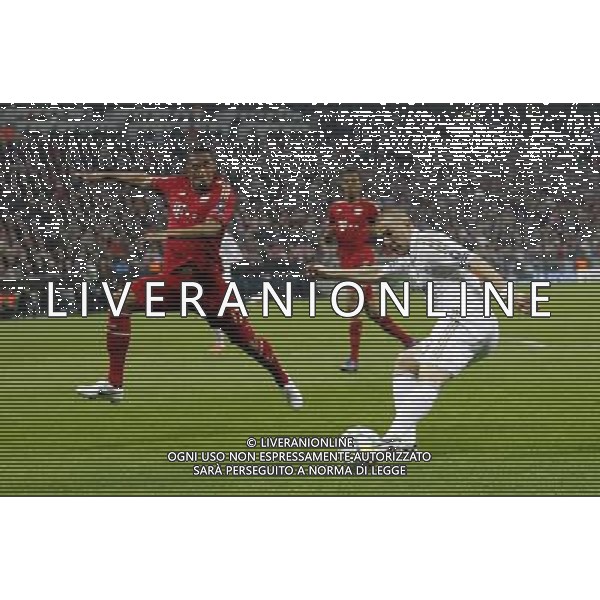 firo Fu§ball,Fussball, 17.04.2012 Uefa Champions League Saison 2011/2012 Halbfinale, Hinspiel, Champions League, CL, FC Bayern MŸnchen, Muenchen, FCB - Real Madrid, 2 : 1, Zweikampf, links, Jerome Boateng, Bayern, rechts, Karim Benzema, Real Madrid, $worldrightsEs gelten unsere AGB, einsehbar auf www.firosportphoto.de copyright by firo sportphoto: Coesfelder Str.207 48249 DŸlmen www.firosportphoto.de mail@firosportphoto.de (V o l k s b a n k B o c h u m - W i t t e n ) BLZ.: 430 601 29 Kt. Nr.: 341 117 100 Tel:Ê 02594 - 9916004 Fax:Ê02594 - 9916005 FC Bayern Monaco - Real Madrid CHAMPIONS LEAGUE ©AGENZIA ALDO LIVERANI SAS - ITALY ONLY -