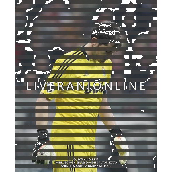 firo Fu§ball,Fussball, 17.04.2012 Uefa Champions League Saison 2011/2012 Halbfinale, Hinspiel, Champions League, CL, FC Bayern MŸnchen, Muenchen, FCB - Real Madrid, 2 : 1, halbe Figur, Gestik, Iker Casillas, Real Madrid, EnttŠuschung, Enttaeuschung, Gestik, $worldrightsEs gelten unsere AGB, einsehbar auf www.firosportphoto.de copyright by firo sportphoto: Coesfelder Str.207 48249 DŸlmen www.firosportphoto.de mail@firosportphoto.de (V o l k s b a n k B o c h u m - W i t t e n ) BLZ.: 430 601 29 Kt. Nr.: 341 117 100 Tel:Ê 02594 - 9916004 Fax:Ê02594 - 9916005 FC Bayern Monaco - Real Madrid CHAMPIONS LEAGUE ©AGENZIA ALDO LIVERANI SAS - ITALY ONLY -