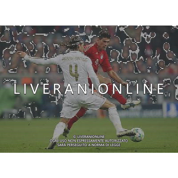 firo Fu§ball,Fussball, 17.04.2012 Uefa Champions League Saison 2011/2012 Halbfinale, Hinspiel, Champions League, CL, FC Bayern MŸnchen, Muenchen, FCB - Real Madrid, 2 : 1, Zweikampf, Mario Gomez, Bayern, hinten, vorne, Sergio Ramos, Real Madrid, $worldrightsEs gelten unsere AGB, einsehbar auf www.firosportphoto.de copyright by firo sportphoto: Coesfelder Str.207 48249 DŸlmen www.firosportphoto.de mail@firosportphoto.de (V o l k s b a n k B o c h u m - W i t t e n ) BLZ.: 430 601 29 Kt. Nr.: 341 117 100 Tel:Ê 02594 - 9916004 Fax:Ê02594 - 9916005 FC Bayern Monaco - Real Madrid CHAMPIONS LEAGUE ©AGENZIA ALDO LIVERANI SAS - ITALY ONLY -