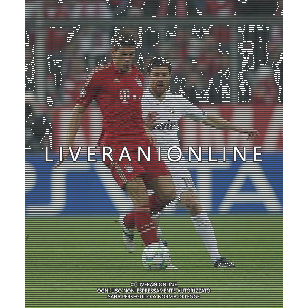 firo Fu§ball,Fussball, 17.04.2012 Uefa Champions League Saison 2011/2012 Halbfinale, Hinspiel, Champions League, CL, FC Bayern MŸnchen, Muenchen, FCB - Real Madrid, 2 : 1, Zweikampf, Mario Gomez, Bayern, links, rechts, Xabi Alonso, Real Madrid, $worldrightsEs gelten unsere AGB, einsehbar auf www.firosportphoto.de copyright by firo sportphoto: Coesfelder Str.207 48249 DŸlmen www.firosportphoto.de mail@firosportphoto.de (V o l k s b a n k B o c h u m - W i t t e n ) BLZ.: 430 601 29 Kt. Nr.: 341 117 100 Tel:Ê 02594 - 9916004 Fax:Ê02594 - 9916005 FC Bayern Monaco - Real Madrid CHAMPIONS LEAGUE ©AGENZIA ALDO LIVERANI SAS - ITALY ONLY -