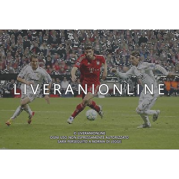 firo Fu§ball,Fussball, 17.04.2012 Uefa Champions League Saison 2011/2012 Halbfinale, Hinspiel, Champions League, CL, FC Bayern MŸnchen, Muenchen, FCB - Real Madrid, 2 : 1, Zweikampf, Mario Gomez, Bayern, mitte, rechts, Sergio Ramos, Real Madrid, links, Fabio CoentrŠo, Coentraeo, Real Madrid, $worldrightsEs gelten unsere AGB, einsehbar auf www.firosportphoto.de copyright by firo sportphoto: Coesfelder Str.207 48249 DŸlmen www.firosportphoto.de mail@firosportphoto.de (V o l k s b a n k B o c h u m - W i t t e n ) BLZ.: 430 601 29 Kt. Nr.: 341 117 100 Tel:Ê 02594 - 9916004 Fax:Ê02594 - 9916005 FC Bayern Monaco - Real Madrid CHAMPIONS LEAGUE ©AGENZIA ALDO LIVERANI SAS - ITALY ONLY -