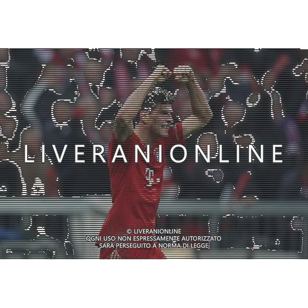 firo Fu§ball,Fussball, 17.04.2012 Uefa Champions League Saison 2011/2012 Halbfinale, Hinspiel, Champions League, CL, FC Bayern MŸnchen, Muenchen, FCB - Real Madrid, 2 : 1, Jubel, jubeln, Gestik, Mario Gomez, Bayern, halbe Figur, $worldrightsEs gelten unsere AGB, einsehbar auf www.firosportphoto.de copyright by firo sportphoto: Coesfelder Str.207 48249 DŸlmen www.firosportphoto.de mail@firosportphoto.de (V o l k s b a n k B o c h u m - W i t t e n ) BLZ.: 430 601 29 Kt. Nr.: 341 117 100 Tel:Ê 02594 - 9916004 Fax:Ê02594 - 9916005 FC Bayern Monaco - Real Madrid CHAMPIONS LEAGUE ©AGENZIA ALDO LIVERANI SAS - ITALY ONLY -