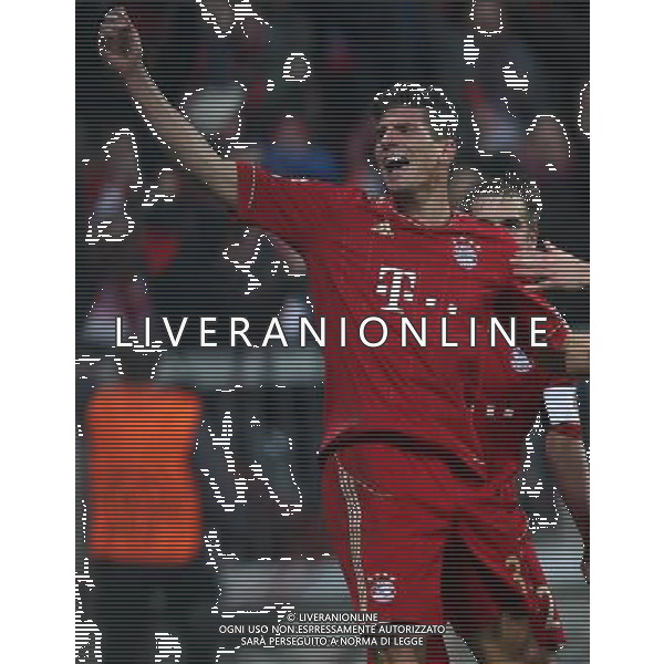 firo Fu§ball,Fussball, 17.04.2012 Uefa Champions League Saison 2011/2012 Halbfinale, Hinspiel, Champions League, CL, FC Bayern MŸnchen, Muenchen, FCB - Real Madrid, 2 : 1, Jubel, jubeln, Gestik, um Mario Gomez, Bayern, mit, Philipp Lahm, Bayern, Arjen Robben, Bayern, $worldrightsEs gelten unsere AGB, einsehbar auf www.firosportphoto.de copyright by firo sportphoto: Coesfelder Str.207 48249 DŸlmen www.firosportphoto.de mail@firosportphoto.de (V o l k s b a n k B o c h u m - W i t t e n ) BLZ.: 430 601 29 Kt. Nr.: 341 117 100 Tel:Ê 02594 - 9916004 Fax:Ê02594 - 9916005 FC Bayern Monaco - Real Madrid CHAMPIONS LEAGUE ©AGENZIA ALDO LIVERANI SAS - ITALY ONLY -