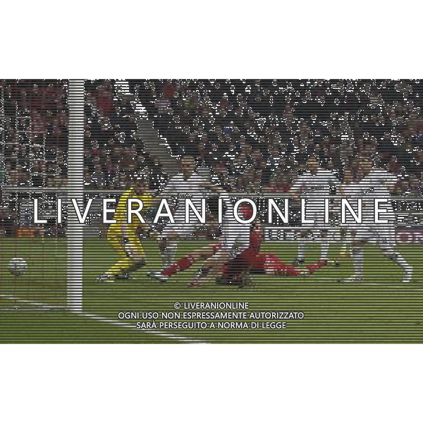 firo Fu§ball,Fussball, 17.04.2012 Uefa Champions League Saison 2011/2012 Halbfinale, Hinspiel, Champions League, CL, FC Bayern MŸnchen, Muenchen, FCB - Real Madrid, 2 : 1, tor, Mario Gomez, Bayern, $worldrightsEs gelten unsere AGB, einsehbar auf www.firosportphoto.de copyright by firo sportphoto: Coesfelder Str.207 48249 DŸlmen www.firosportphoto.de mail@firosportphoto.de (V o l k s b a n k B o c h u m - W i t t e n ) BLZ.: 430 601 29 Kt. Nr.: 341 117 100 Tel:Ê 02594 - 9916004 Fax:Ê02594 - 9916005 FC Bayern Monaco - Real Madrid CHAMPIONS LEAGUE ©AGENZIA ALDO LIVERANI SAS - ITALY ONLY -