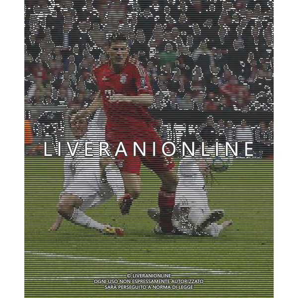 firo Fu§ball,Fussball, 17.04.2012 Uefa Champions League Saison 2011/2012 Halbfinale, Hinspiel, Champions League, CL, FC Bayern MŸnchen, Muenchen, FCB - Real Madrid, 2 : 1, Foul an Mario Gomez, Bayern ? Elfmeter ? Foul durch Sergio Ramos, Real Madrid ? $worldrightsEs gelten unsere AGB, einsehbar auf www.firosportphoto.de copyright by firo sportphoto: Coesfelder Str.207 48249 DŸlmen www.firosportphoto.de mail@firosportphoto.de (V o l k s b a n k B o c h u m - W i t t e n ) BLZ.: 430 601 29 Kt. Nr.: 341 117 100 Tel:Ê 02594 - 9916004 Fax:Ê02594 - 9916005 FC Bayern Monaco - Real Madrid CHAMPIONS LEAGUE ©AGENZIA ALDO LIVERANI SAS - ITALY ONLY -