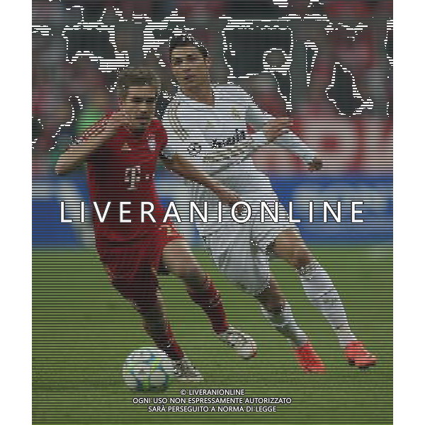 firo Fu§ball,Fussball, 17.04.2012 Uefa Champions League Saison 2011/2012 Halbfinale, Hinspiel, Champions League, CL, FC Bayern MŸnchen, Muenchen, FCB - Real Madrid, 2 : 1, Zweikampf, links, Philipp Lahm, Bayern, rechts, Christiano Ronaldo, Real Madrid, $worldrightsEs gelten unsere AGB, einsehbar auf www.firosportphoto.de copyright by firo sportphoto: Coesfelder Str.207 48249 DŸlmen www.firosportphoto.de mail@firosportphoto.de (V o l k s b a n k B o c h u m - W i t t e n ) BLZ.: 430 601 29 Kt. Nr.: 341 117 100 Tel:Ê 02594 - 9916004 Fax:Ê02594 - 9916005 FC Bayern Monaco - Real Madrid CHAMPIONS LEAGUE ©AGENZIA ALDO LIVERANI SAS - ITALY ONLY -