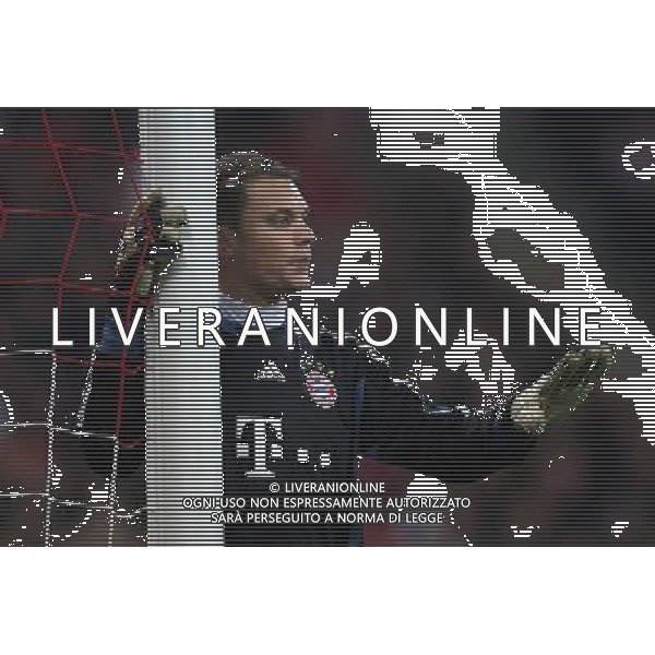 firo Fu§ball,Fussball, 17.04.2012 Uefa Champions League Saison 2011/2012 Halbfinale, Hinspiel, Champions League, CL, FC Bayern MŸnchen, Muenchen, FCB - Real Madrid, 2 : 1, halbe Figur, Gestik, Manuel Neuer, Bayern, $worldrightsEs gelten unsere AGB, einsehbar auf www.firosportphoto.de copyright by firo sportphoto: Coesfelder Str.207 48249 DŸlmen www.firosportphoto.de mail@firosportphoto.de (V o l k s b a n k B o c h u m - W i t t e n ) BLZ.: 430 601 29 Kt. Nr.: 341 117 100 Tel:Ê 02594 - 9916004 Fax:Ê02594 - 9916005 FC Bayern Monaco - Real Madrid CHAMPIONS LEAGUE ©AGENZIA ALDO LIVERANI SAS - ITALY ONLY -