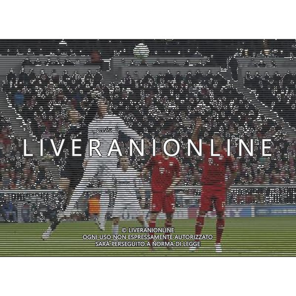 firo Fu§ball,Fussball, 17.04.2012 Uefa Champions League Saison 2011/2012 Halbfinale, Hinspiel, Champions League, CL, FC Bayern MŸnchen, Muenchen, FCB - Real Madrid, 2 : 1, Zweikampf, links, Manuel Neuer, Bayern, rechts, Sergio Ramos, Real Madrid, $worldrightsEs gelten unsere AGB, einsehbar auf www.firosportphoto.de copyright by firo sportphoto: Coesfelder Str.207 48249 DŸlmen www.firosportphoto.de mail@firosportphoto.de (V o l k s b a n k B o c h u m - W i t t e n ) BLZ.: 430 601 29 Kt. Nr.: 341 117 100 Tel:Ê 02594 - 9916004 Fax:Ê02594 - 9916005 FC Bayern Monaco - Real Madrid CHAMPIONS LEAGUE ©AGENZIA ALDO LIVERANI SAS - ITALY ONLY -